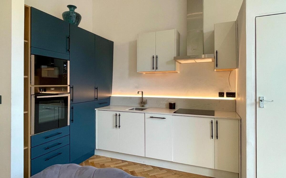 Fabulous In The Heart Of Kensington Apartment