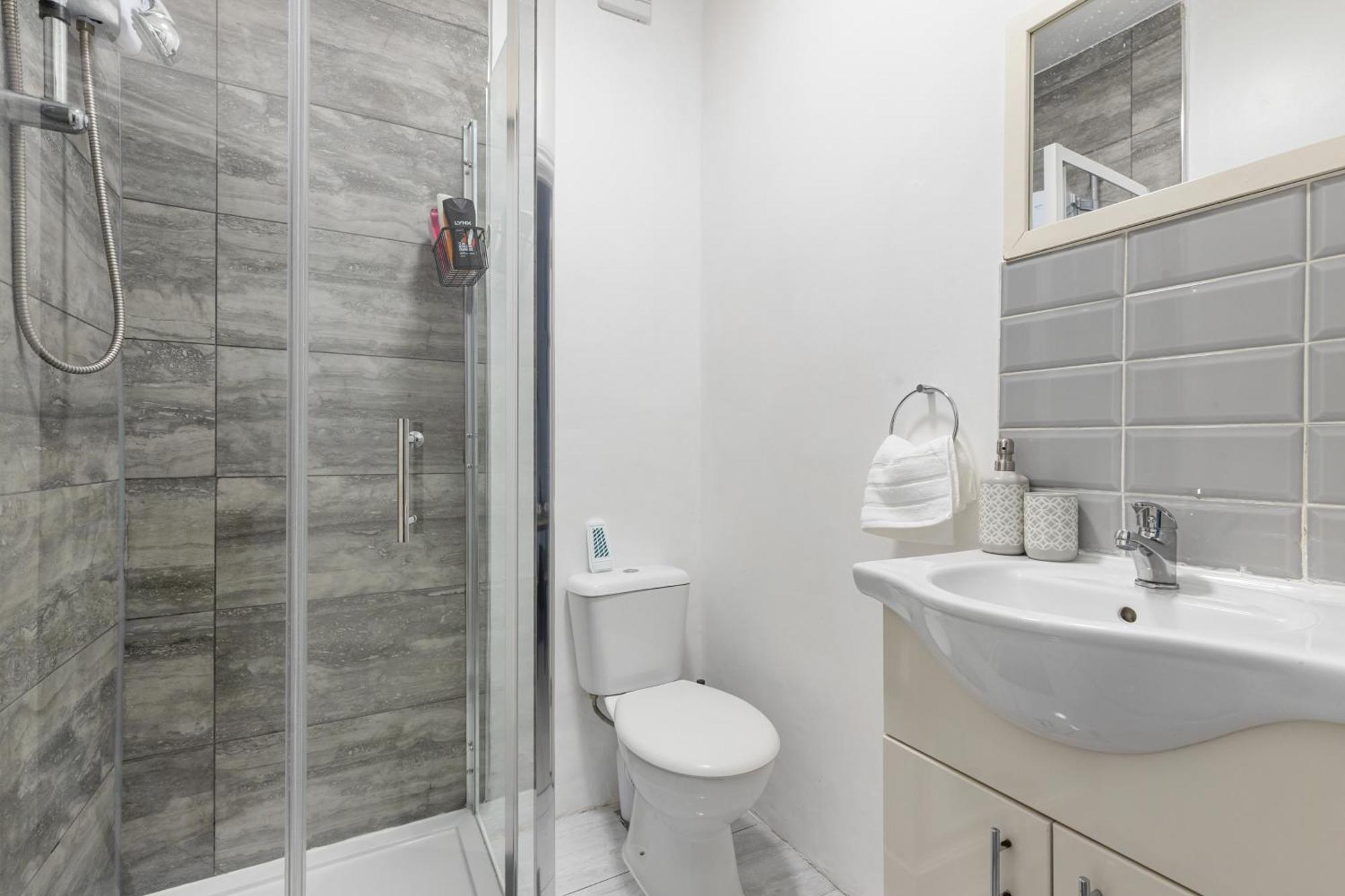 Abodess Near Wembley - 2bdr With Free Parking London