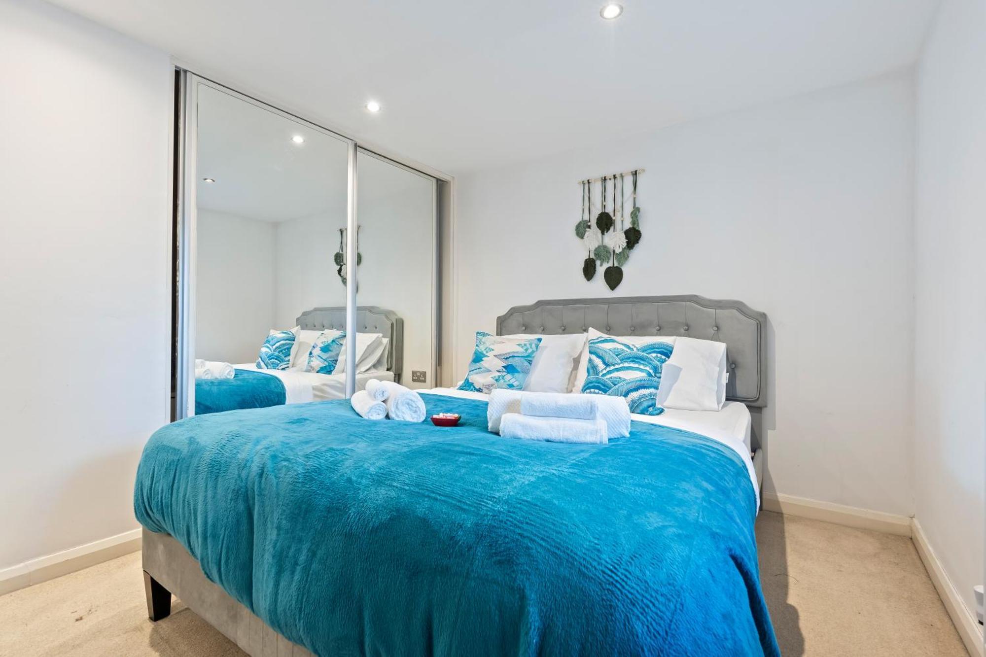 1br Loft - Liverpool Street Sleeps 5 - The Simpsons Themed Apartment *