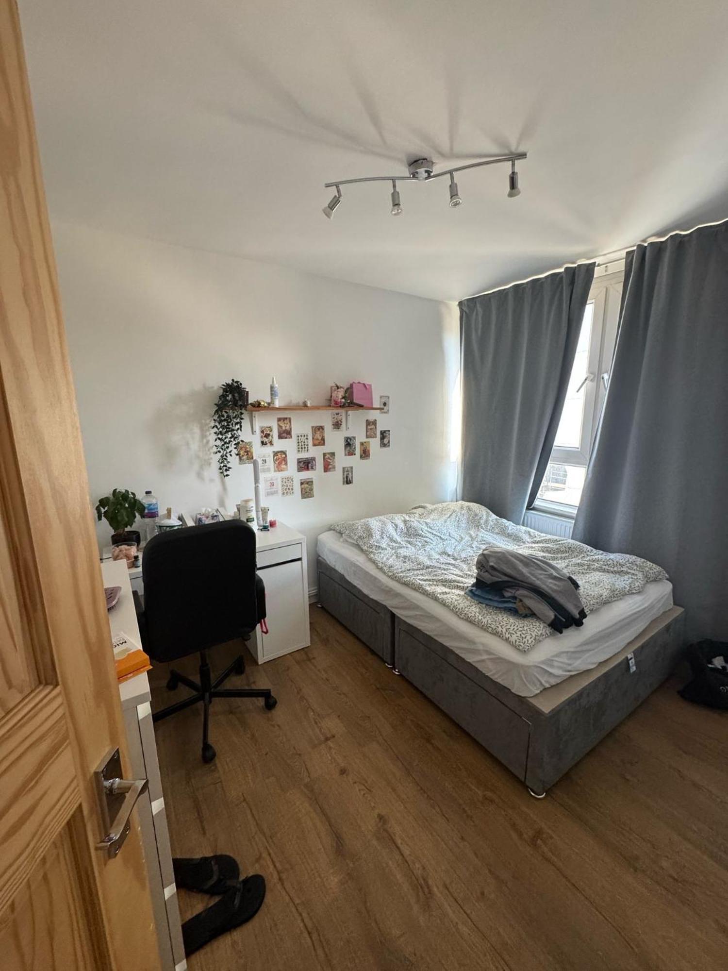 3 Double Bedrooms *