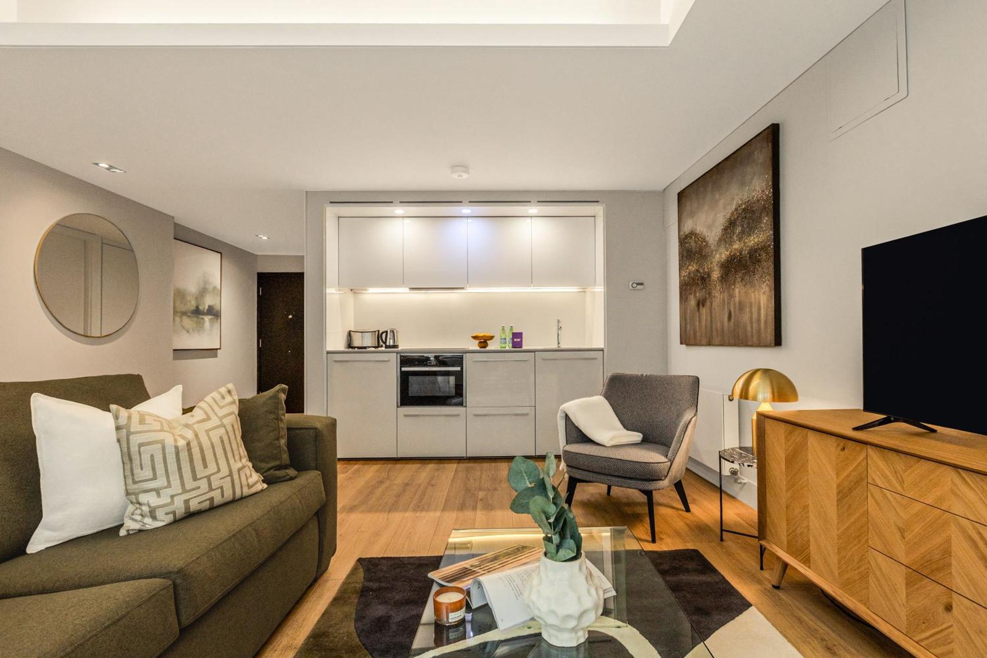 Stunning Serviced Apartments, Steps From Monument Station London