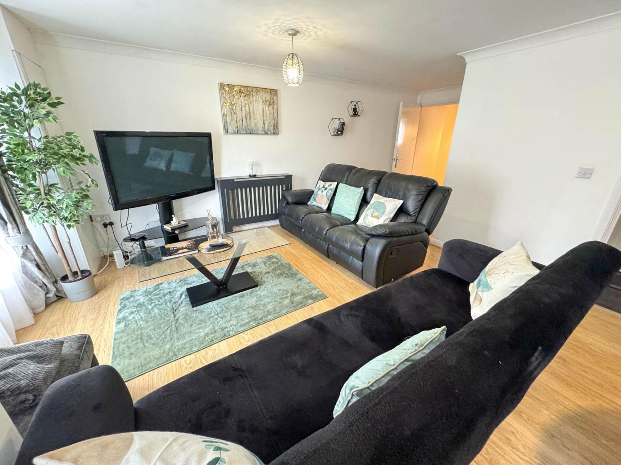 Beautiful Spacious 2 Bed Flat With 2 Parking Near Wembley Stadium Apartment *