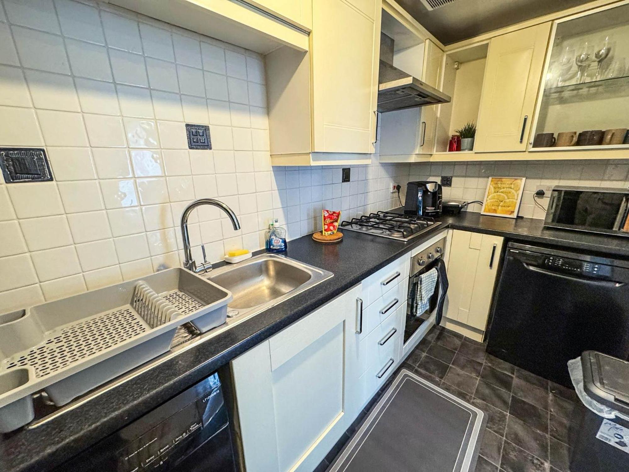Beautiful Spacious 2 Bed Flat With 2 Parking Near Wembley Stadium Apartment *