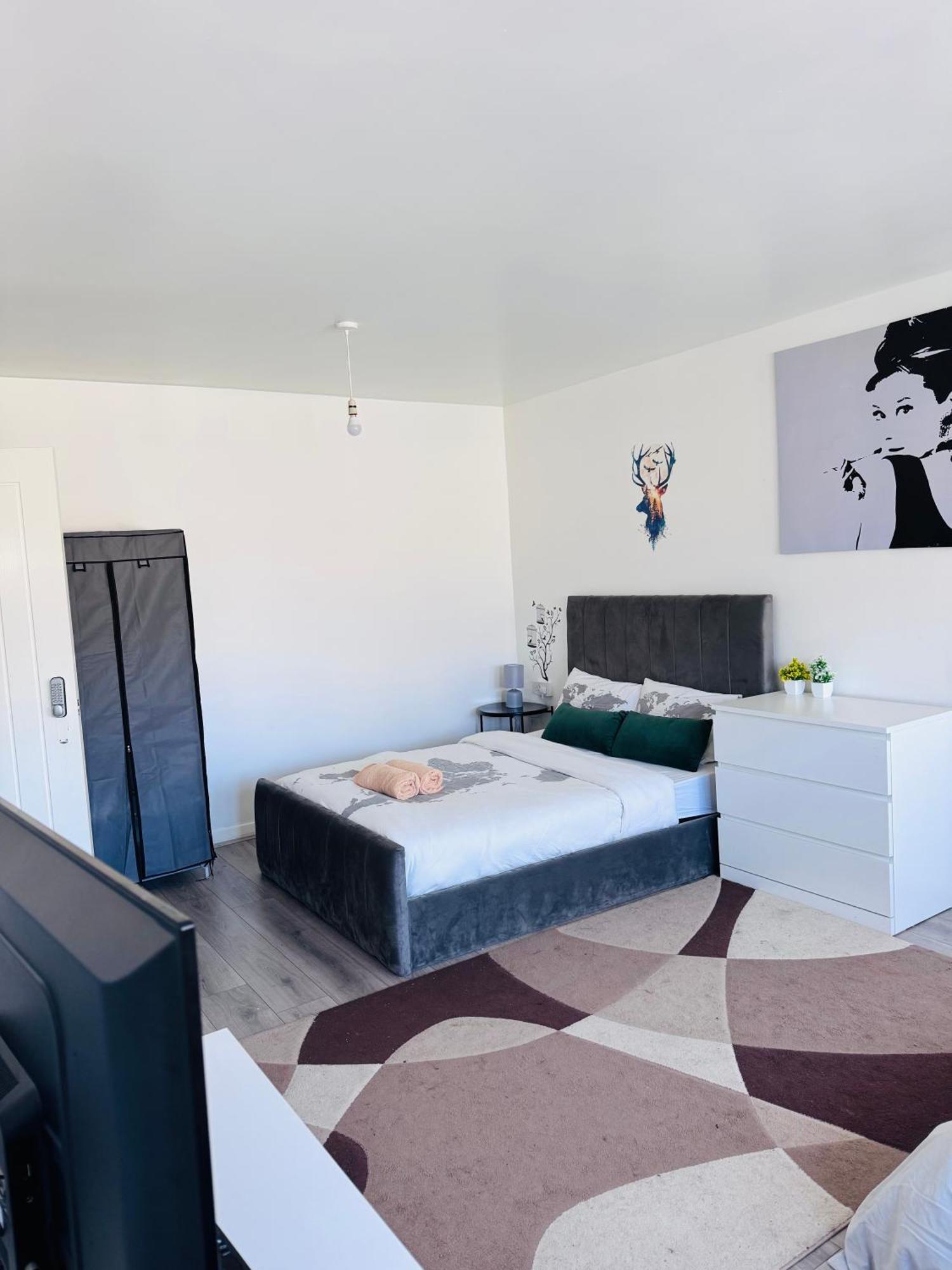Stunning 3bedroom Flat In Bethnal Green- 3mins Away From Underground Station Apartment *