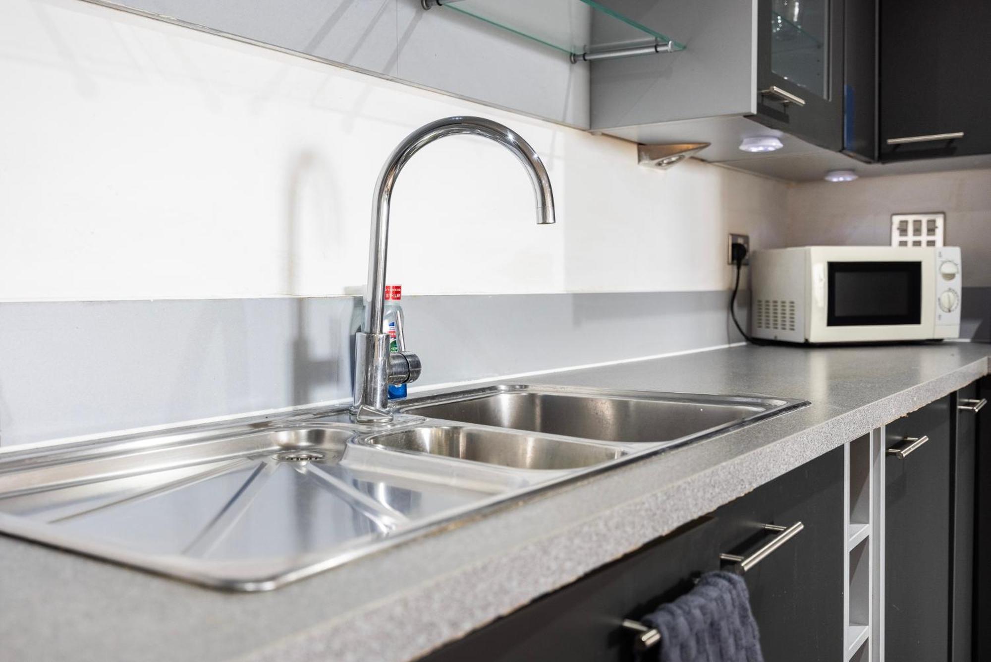 Western Excel Apartment *
