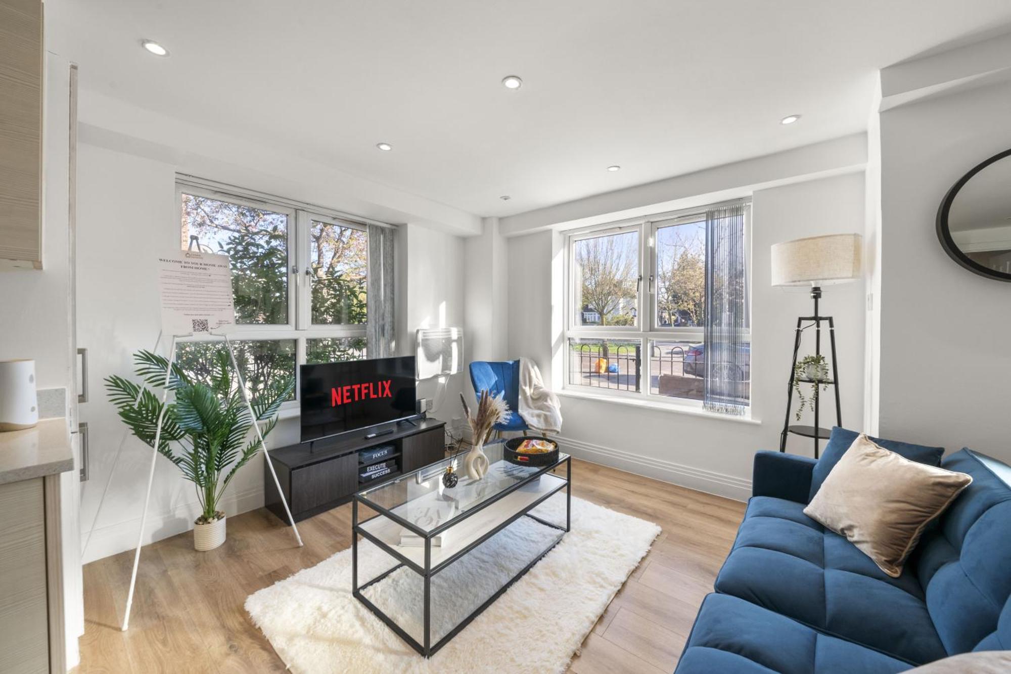 2-bed Wembley - Free Street Parking - Work Ideal London