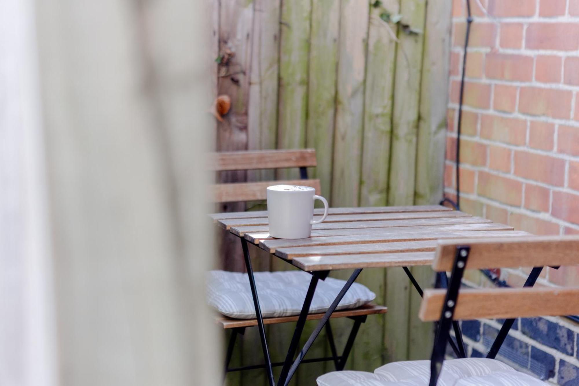 Lovely & Charming One-bedroom House With Parking And Garden Views In * London