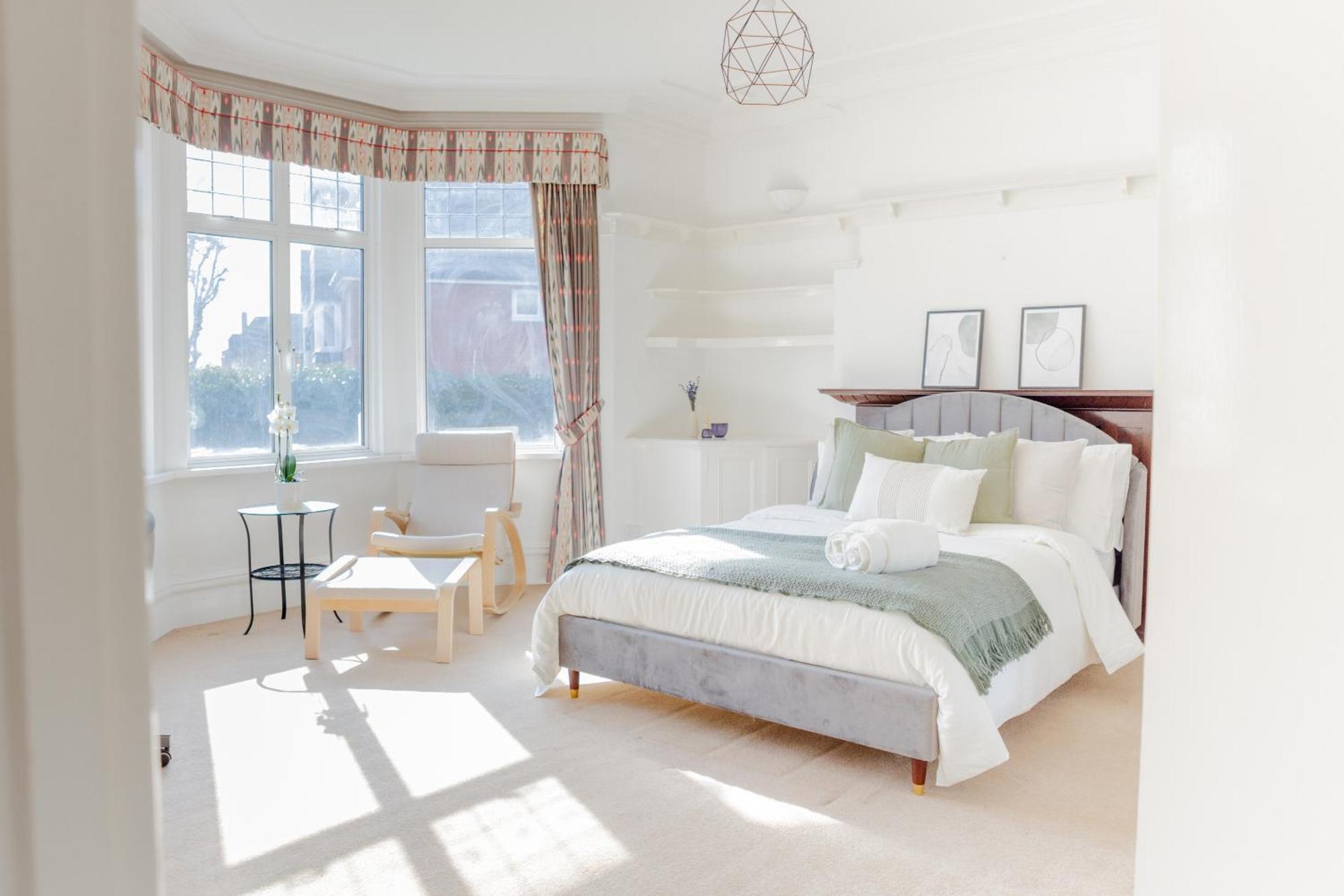Holiday home Lovely & Charming One-bedroom House With Parking And Garden Views In London