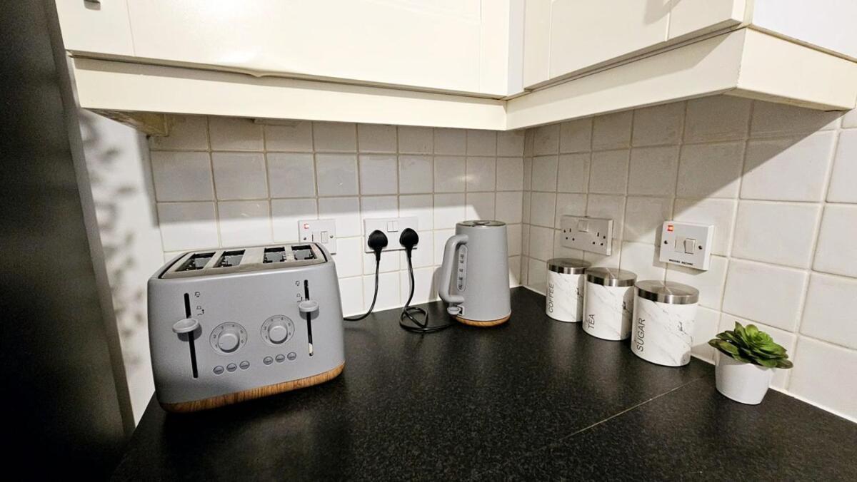 Beautiful Spacious 2 Bed Flat With 2 Parking Near Wembley Stadium Apartment