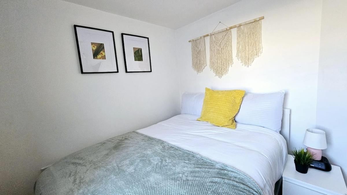 Beautiful Spacious 2 Bed Flat With 2 Parking Near Wembley Stadium London
