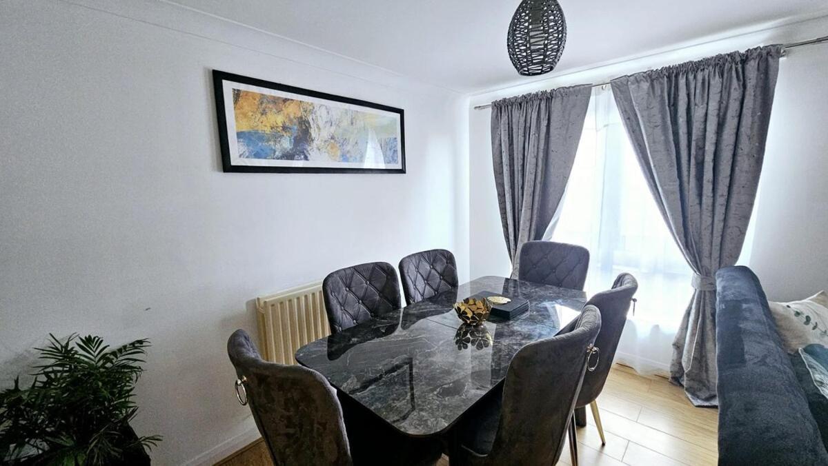Beautiful Spacious 2 Bed Flat With 2 Parking Near Wembley Stadium London