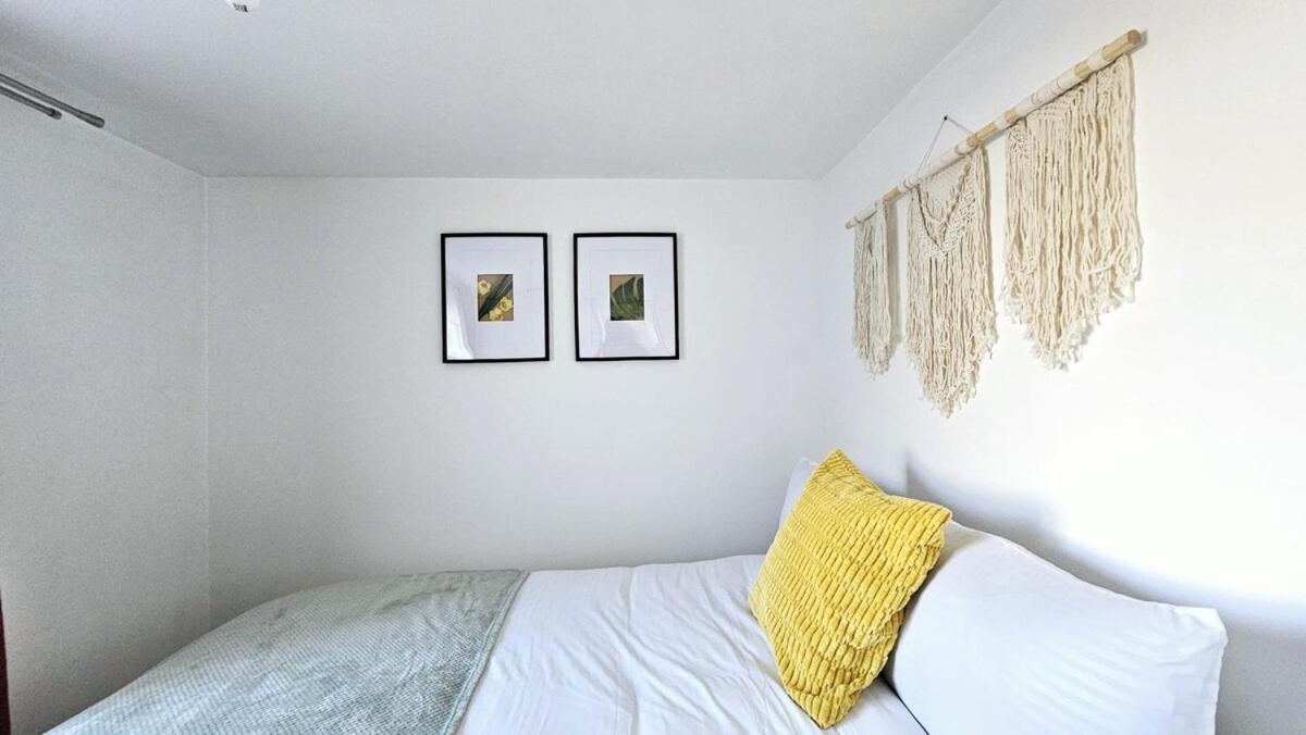 Beautiful Spacious 2 Bed Flat With 2 Parking Near Wembley Stadium Apartment *