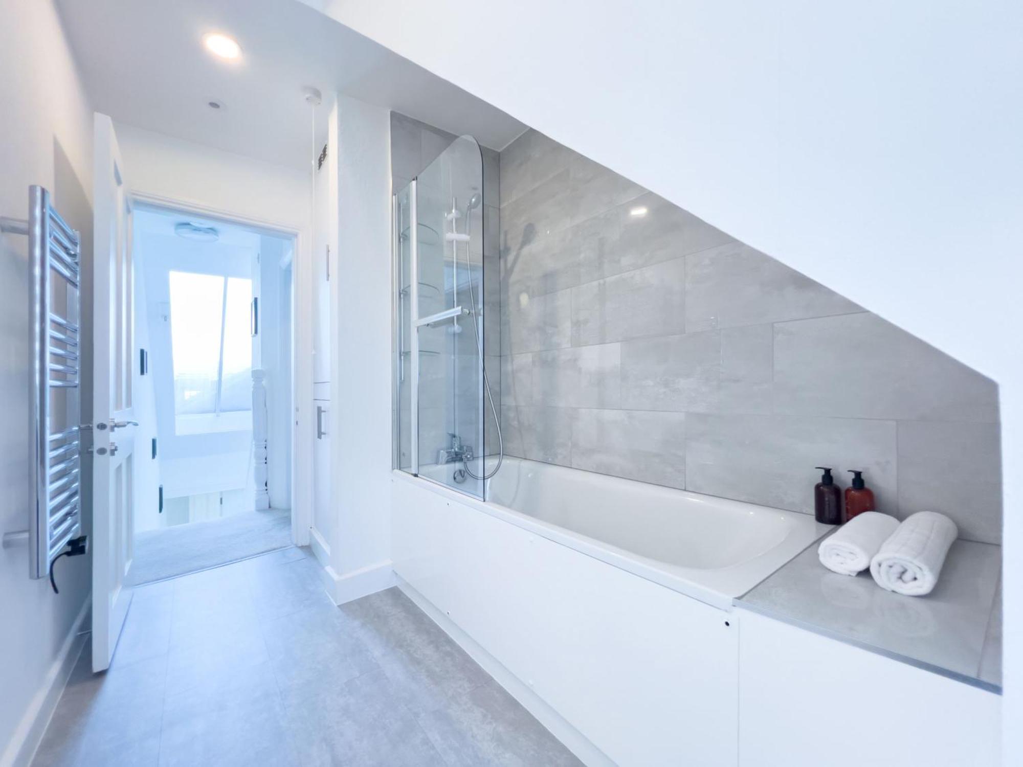 3-bed In The Heart Of Fitzrovia Apartment