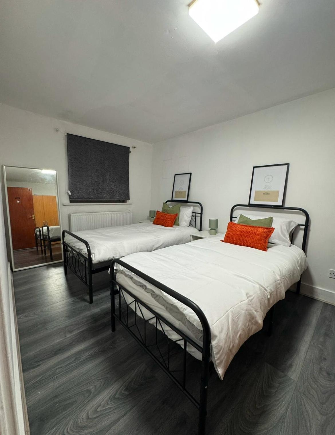 Stratford Centre, 2 Or 3 Bedroom Apartment, Walk To Westfield, Near Station, Sleeps 6