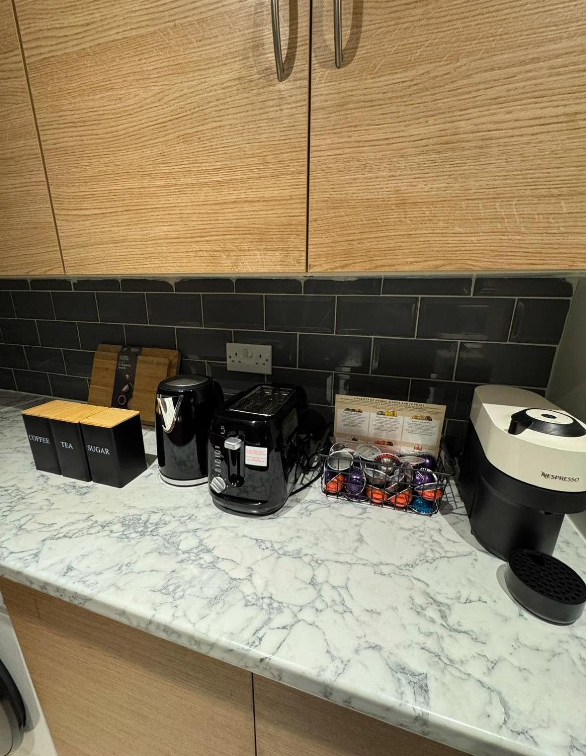 Stratford Centre, 2 Or 3 Bedroom Apartment, Walk To Westfield, Near Station, Sleeps 6 * London