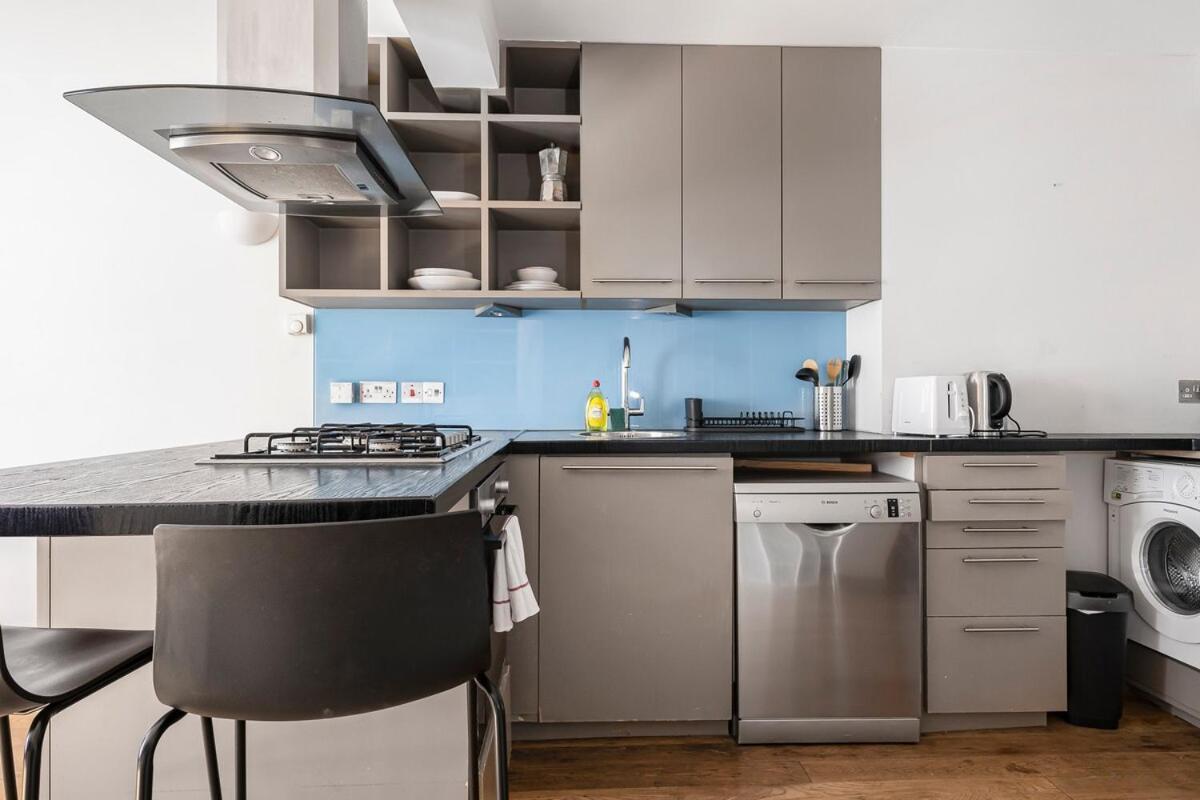 Chic Urban Escape Near Bridge * London