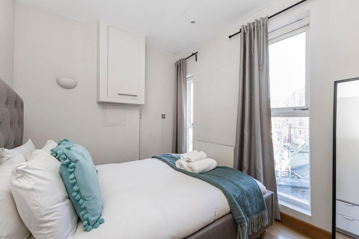 Chic Urban Escape Near Bridge Apartment London