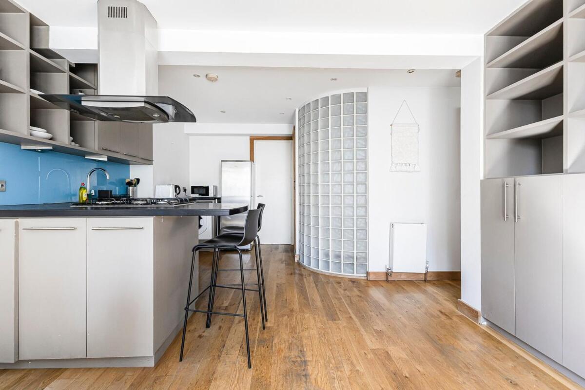 Chic Urban Escape Near Bridge * London