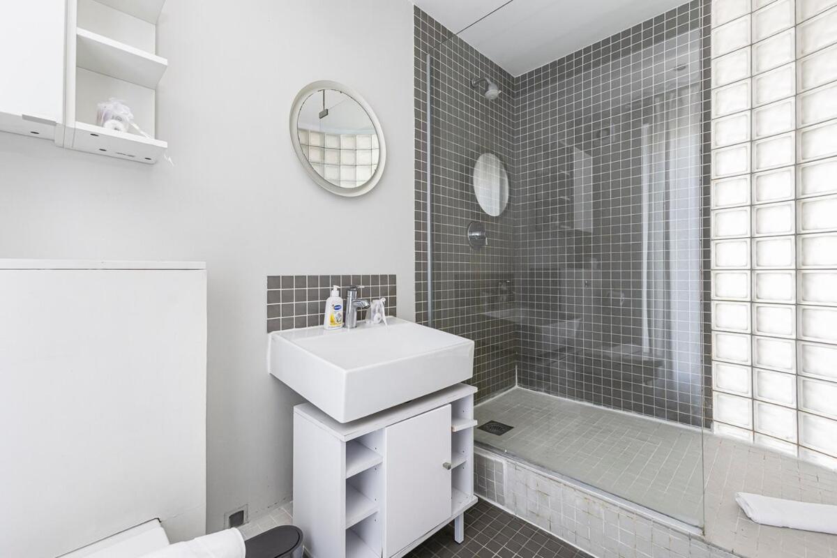 Chic Urban Escape Near Bridge London