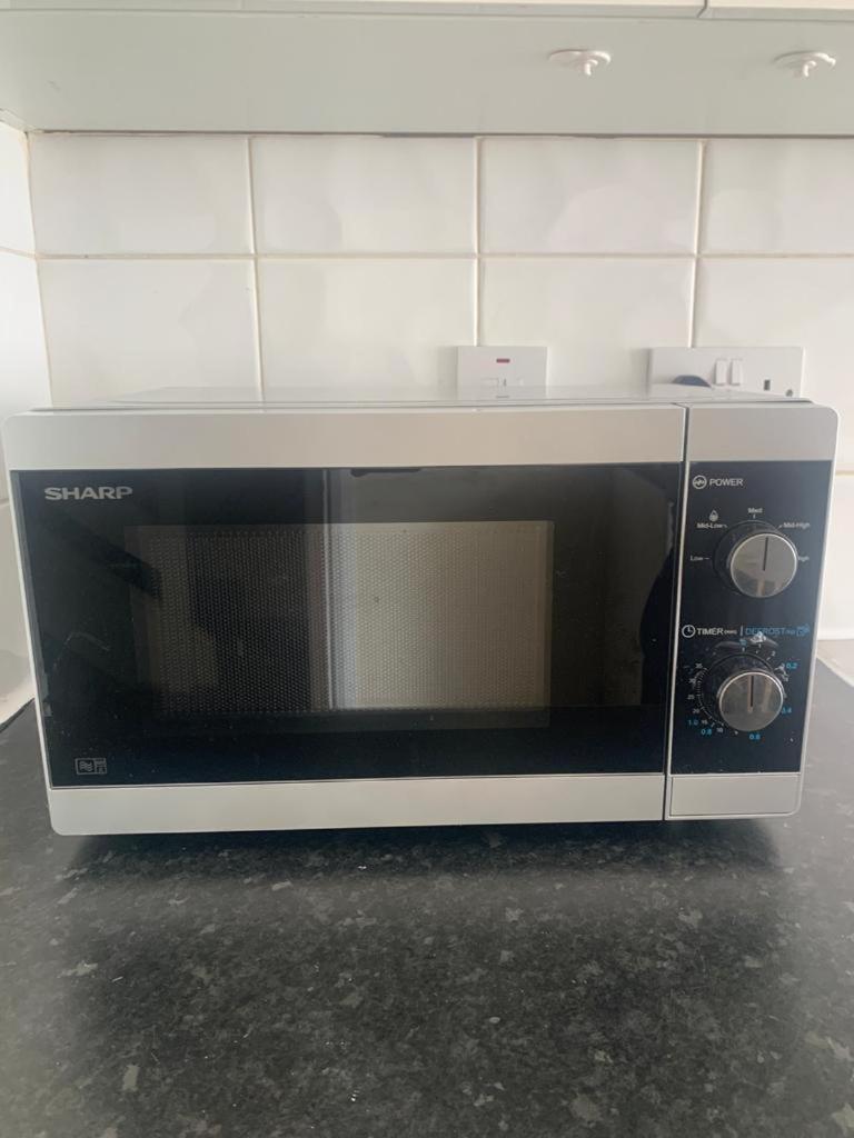 Spacious 4-bedroom House Near Station London