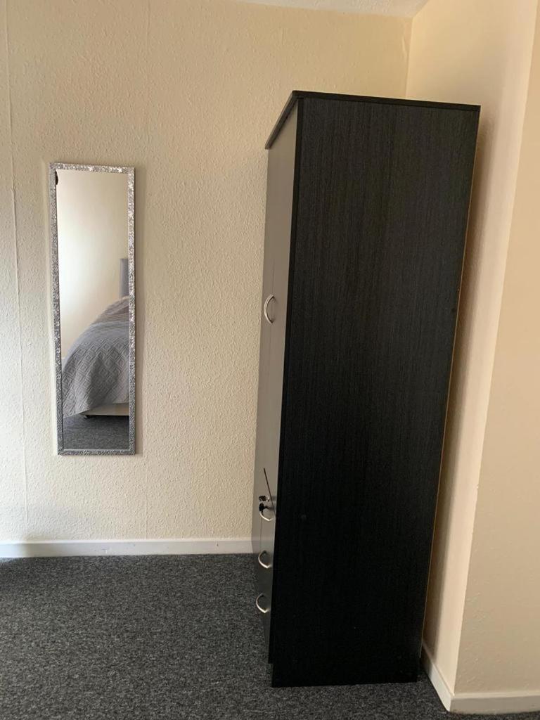 Holiday home Spacious 4-bedroom House Near Station