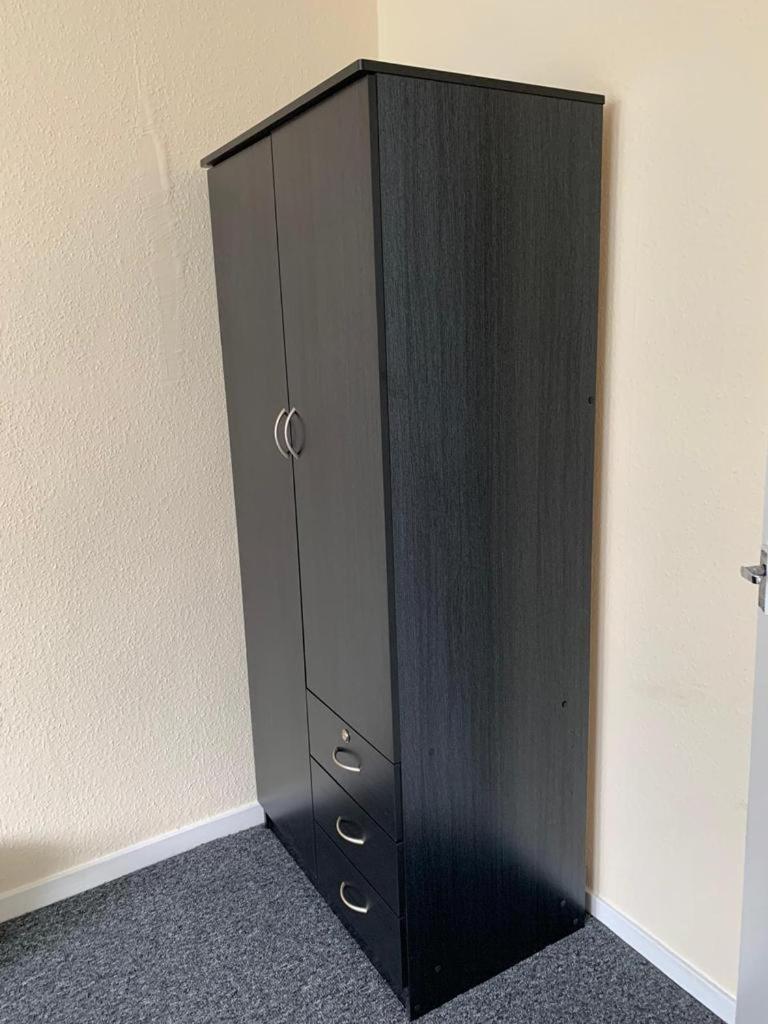 Spacious 4-bedroom House Near Station London
