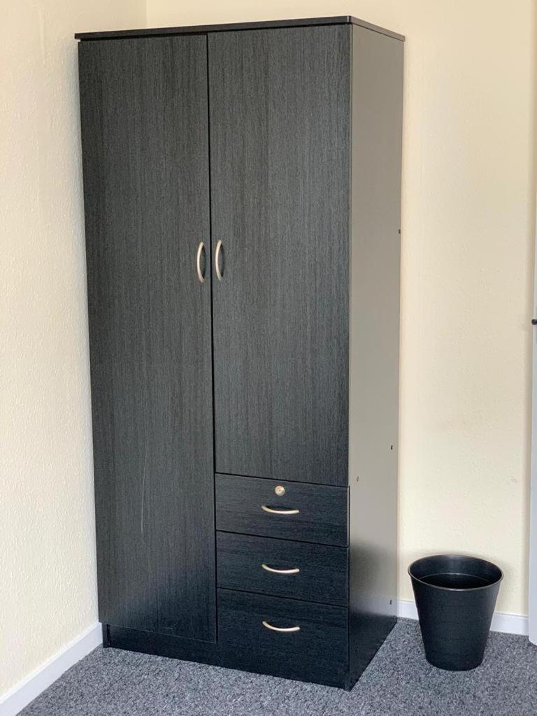 Spacious 4-bedroom House Near Station Holiday home London