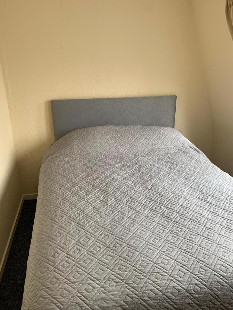 Spacious 4-bedroom House Near Station Holiday home *