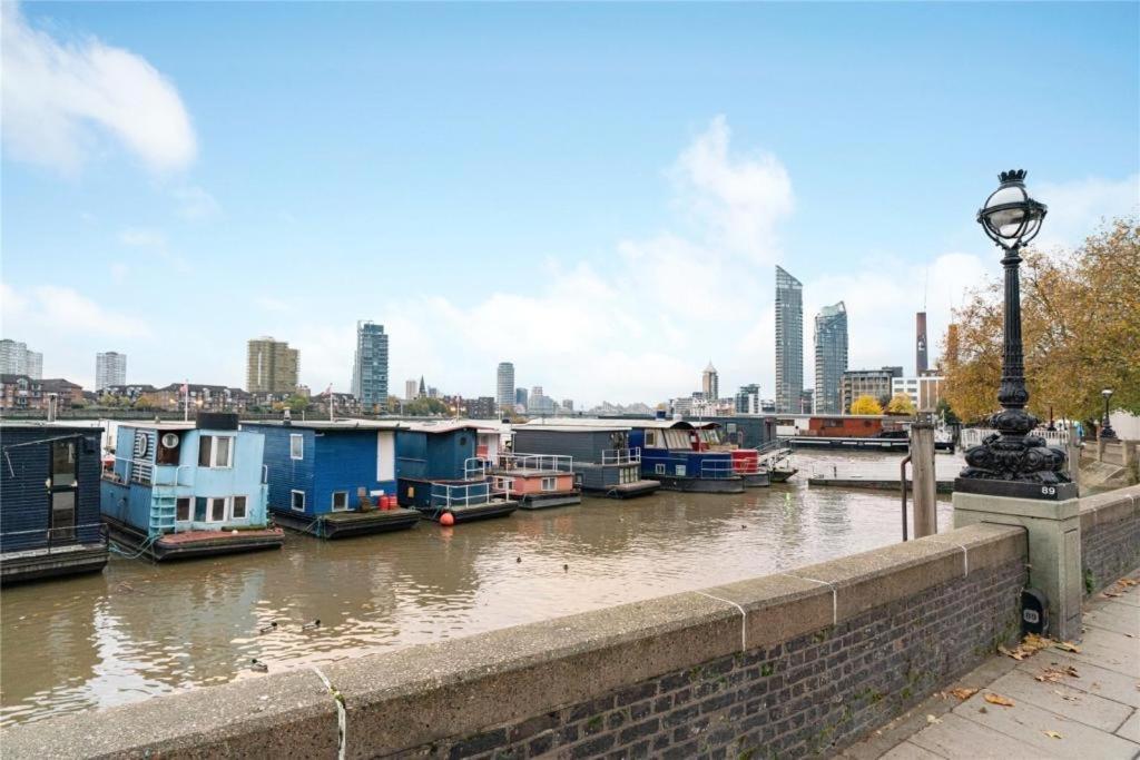 Chelsea House On The Thames