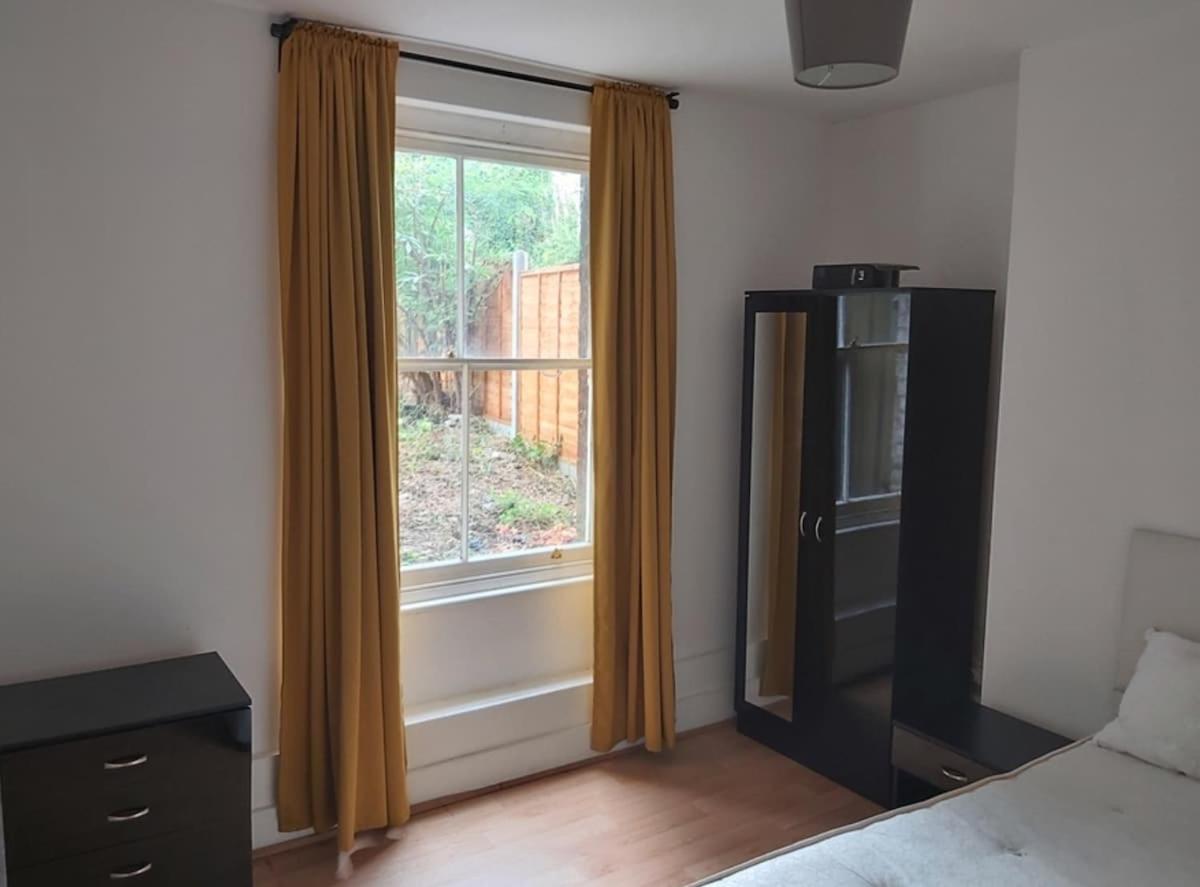 Spacious 1-bed In Islington Apartment