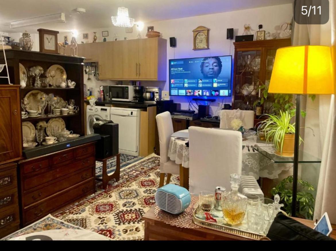 Roominzone2 London