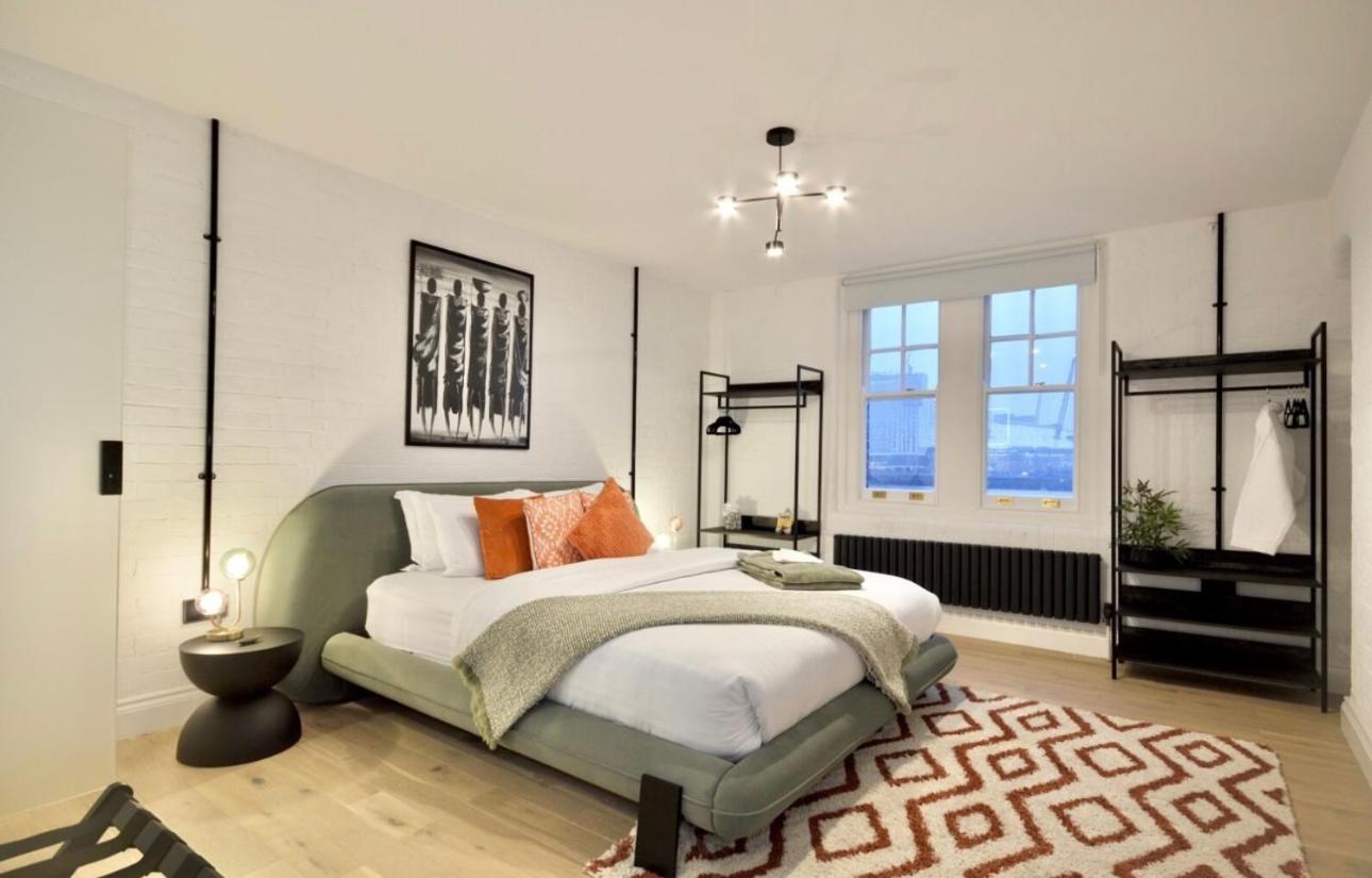 Apartment Newly Refurbished W/ River Views London