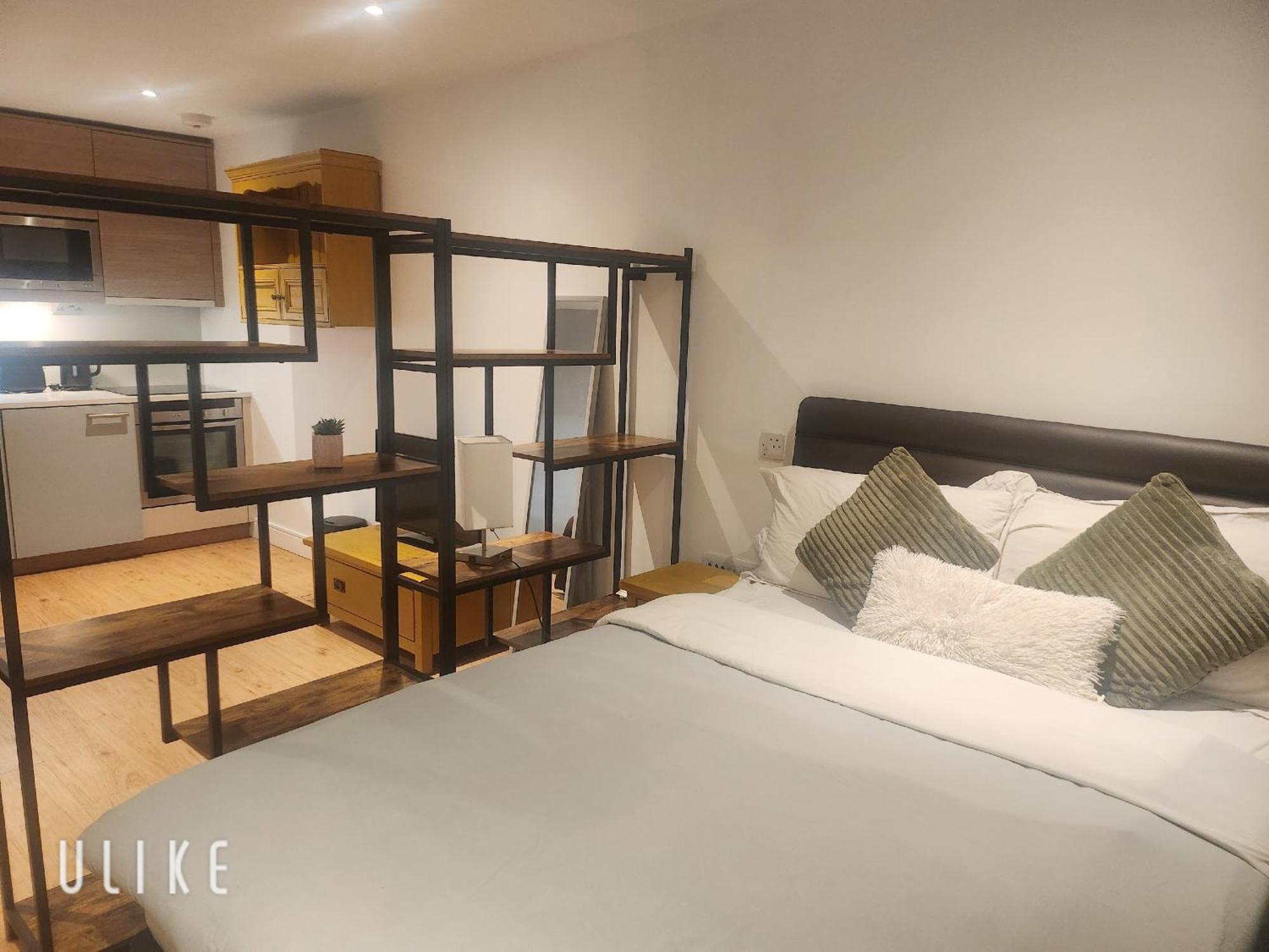 Chelsea In London--24 Gym Apartment *