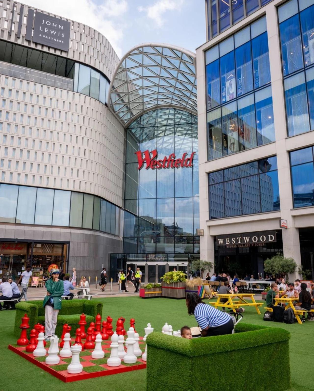 Stratford Centre, 2 Or 3 Bedroom Apartment, Walk To Westfield, Near Station, Sleeps 6 Apartment *