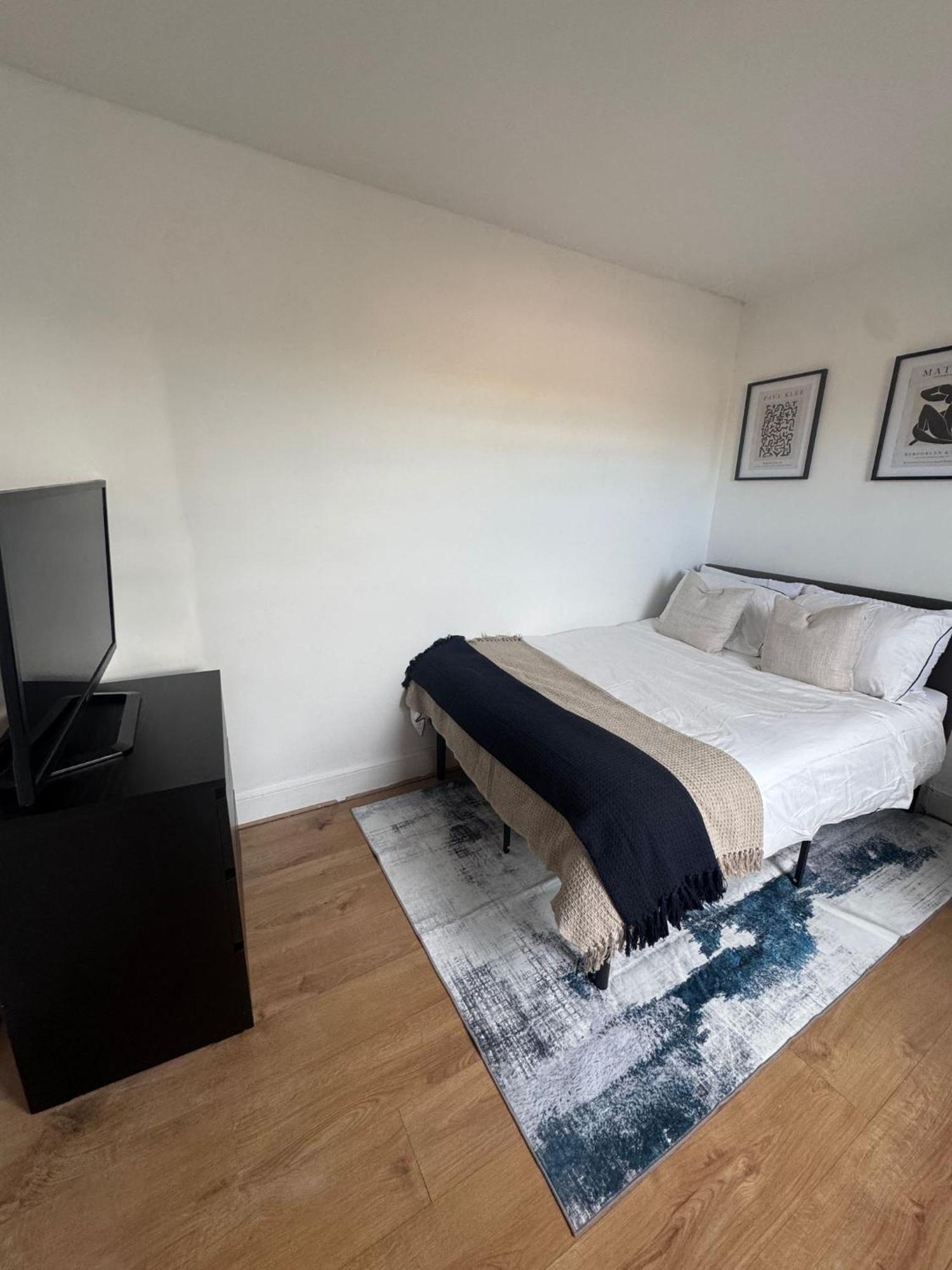 Stratford Centre, 2 Or 3 Bedroom Apartment, Walk To Westfield, Near Station, Sleeps 6