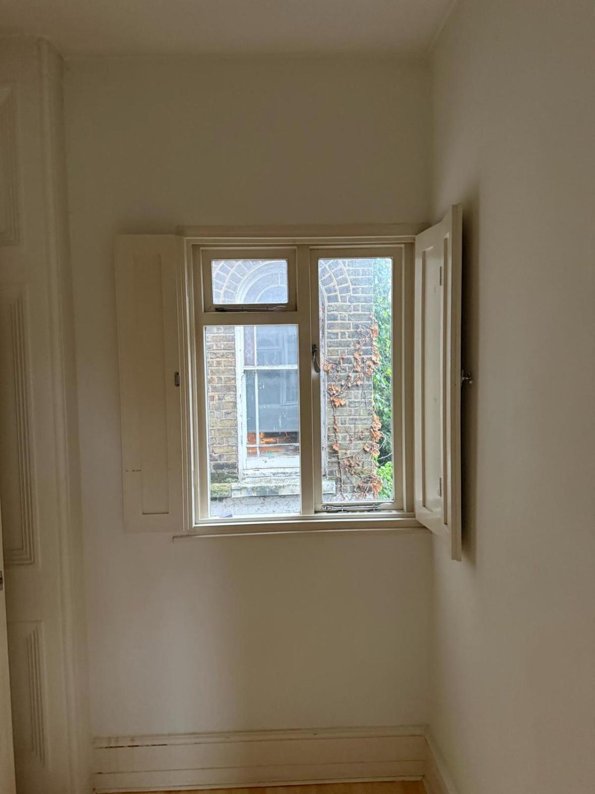 Newly Refurbished- Awesome Very Central Flat In Famous Notting Hill With A Balcony Apartment