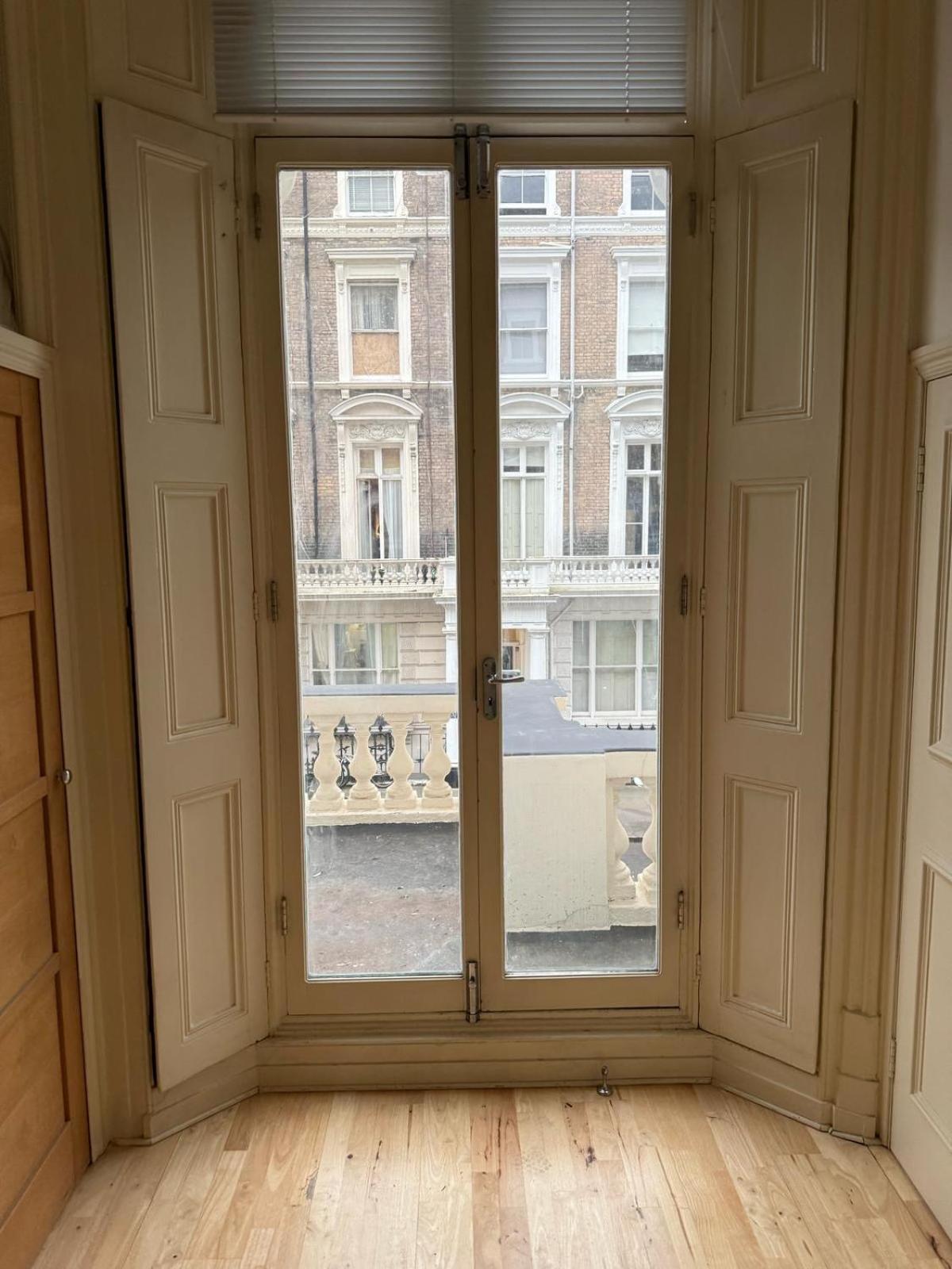Newly Refurbished- Awesome Very Central Flat In Famous Notting Hill With A Balcony Apartment *