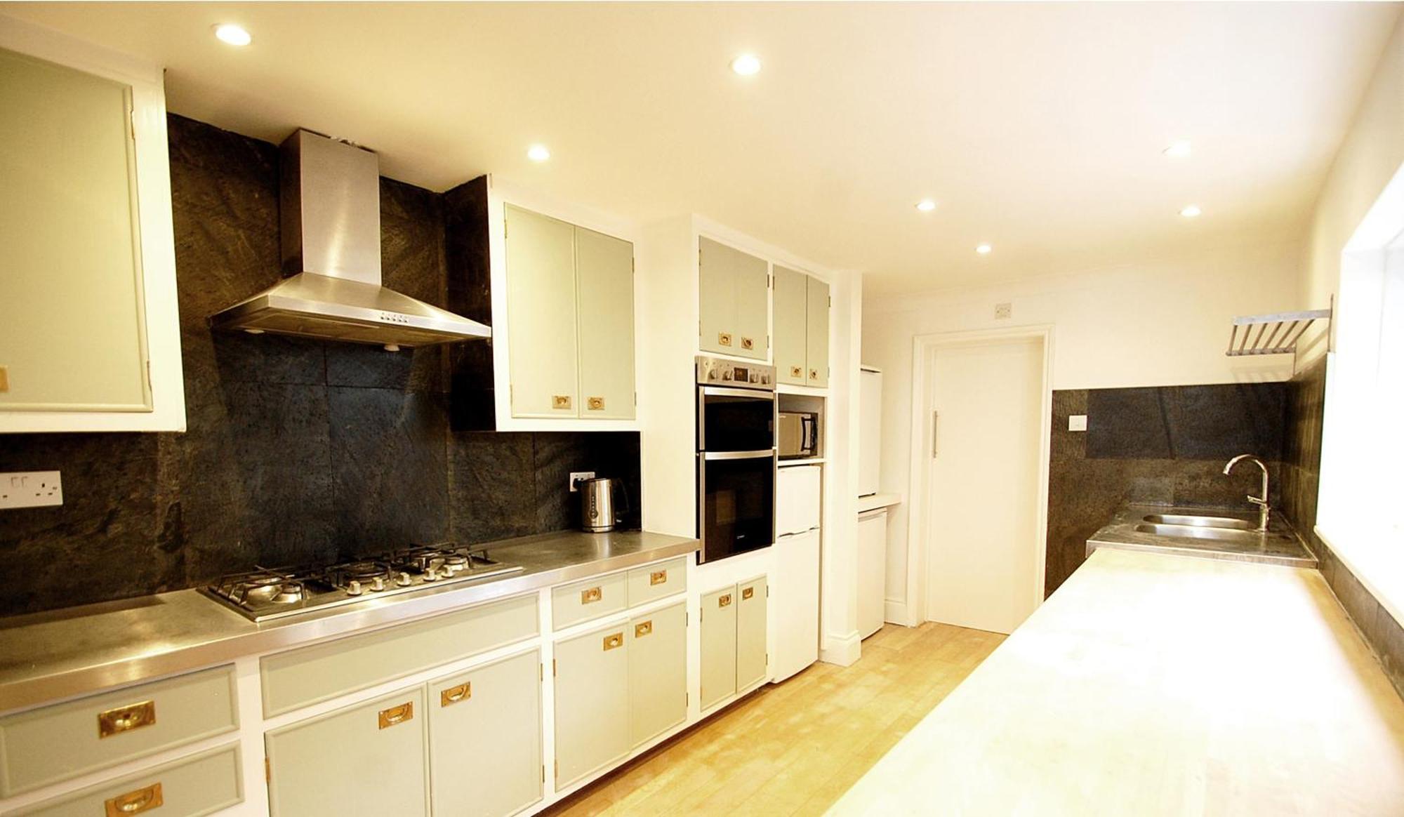 Holiday home Quiet 5 Bed Vauxhall House With Garden And Roof Terrace *