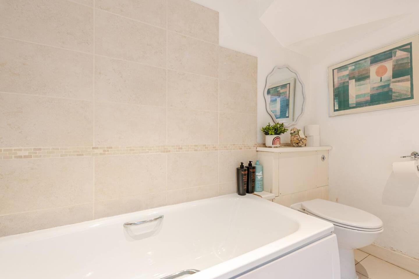 Spacious And Private By Royal Palace Apartment *