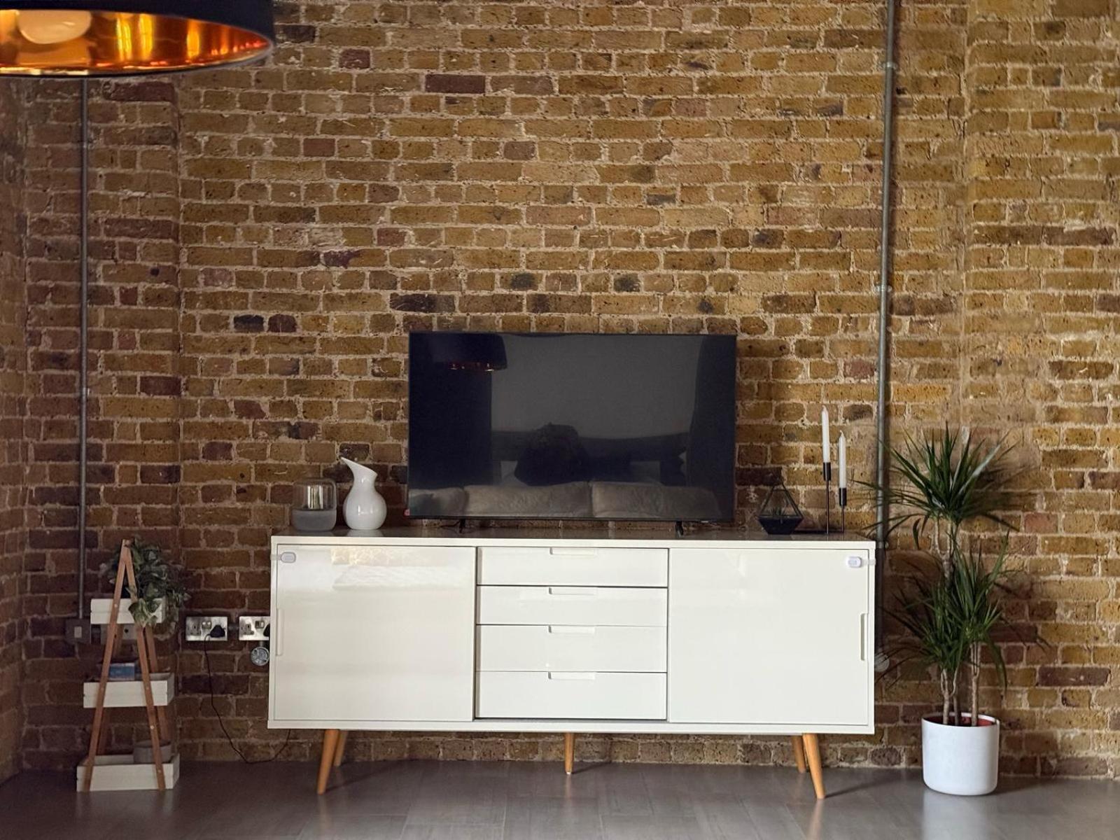Luxurious Docklands Loft - Steps Away From Excel & Dlr - Free Parking Appartement