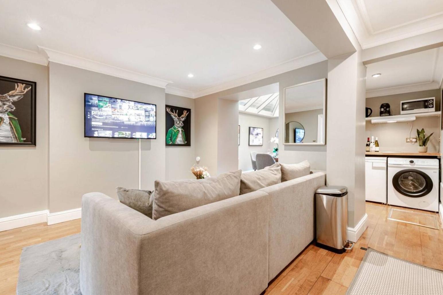 Private 2 Bed Cosy By Royal Palace London