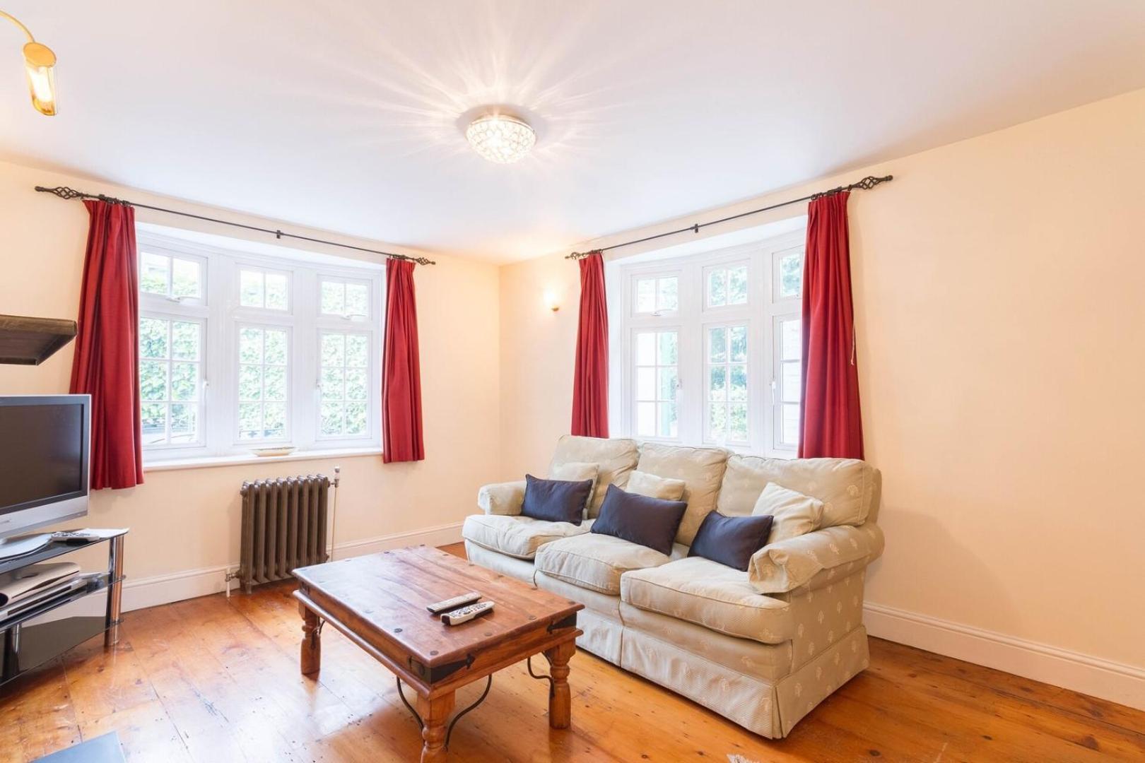New Cosy 2 Bedroom Detached House West Finchley *