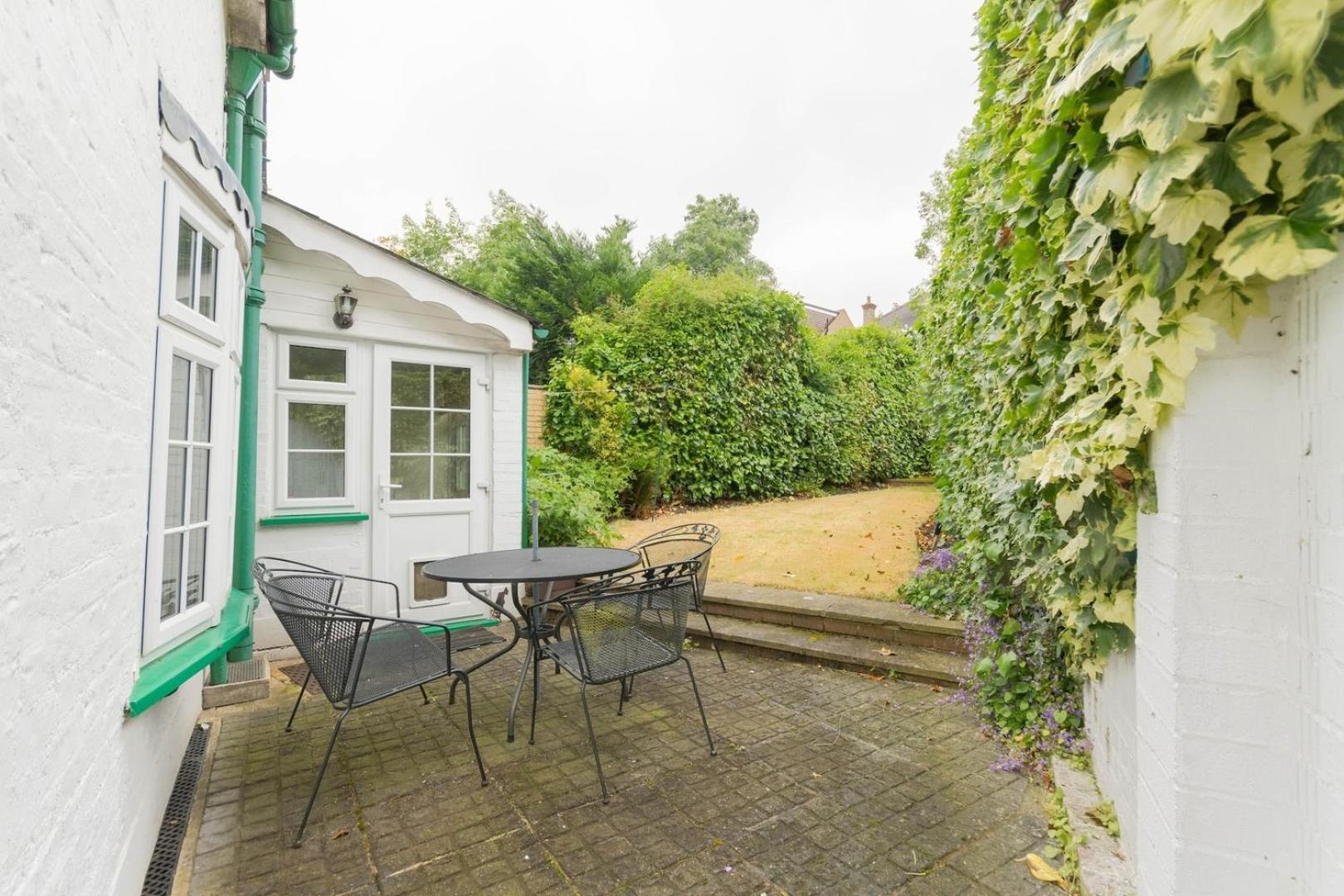 New Cosy 2 Bedroom Detached House West Finchley