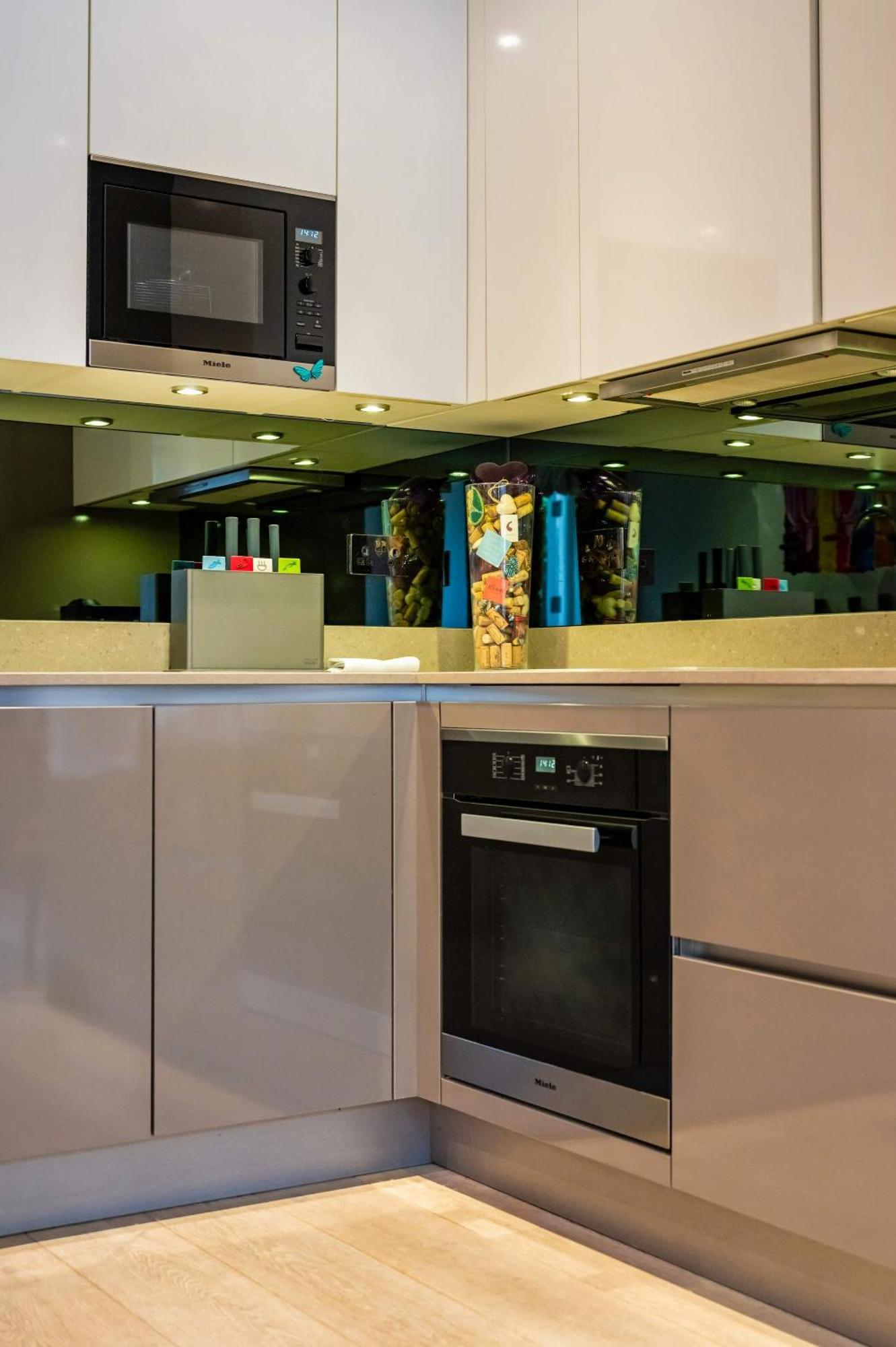The Bohemian Rhapsody, Hampstead - By Out Of Office Lifestyle Apartment London
