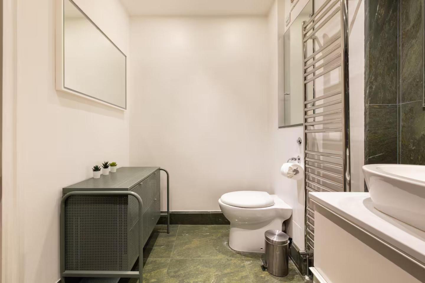 Pass The Keys Spacious 2 Bed Flat By South Kensington Station *
