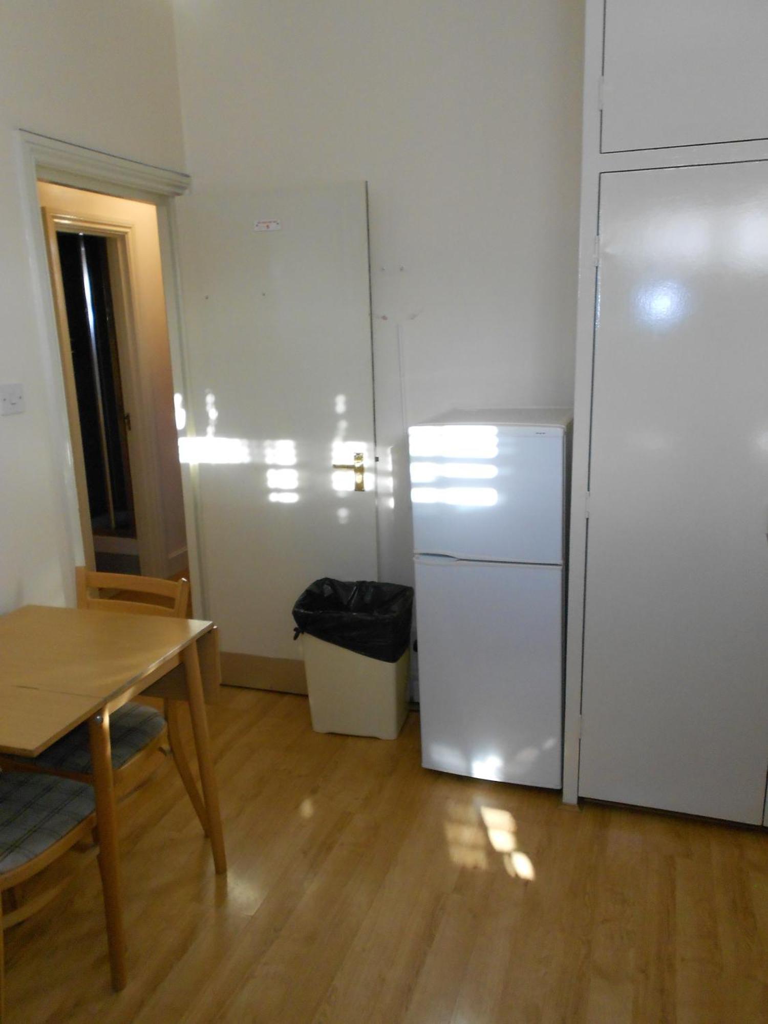 24/7 Hostal