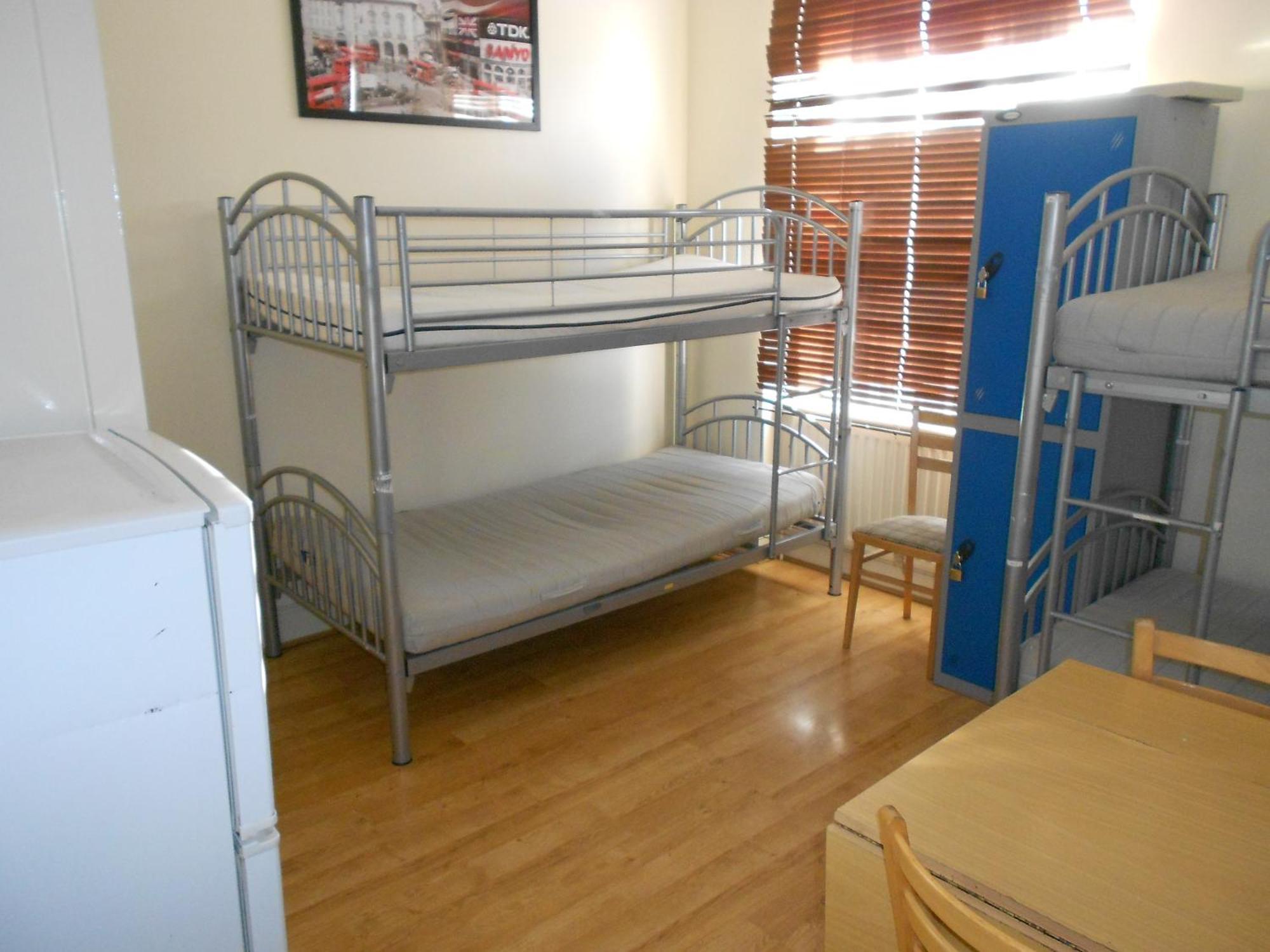 Hostal 24/7