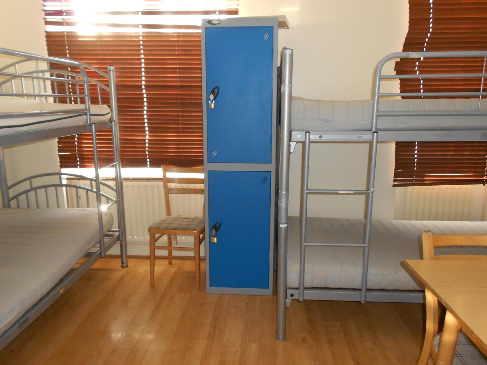 24/7 Hostal *