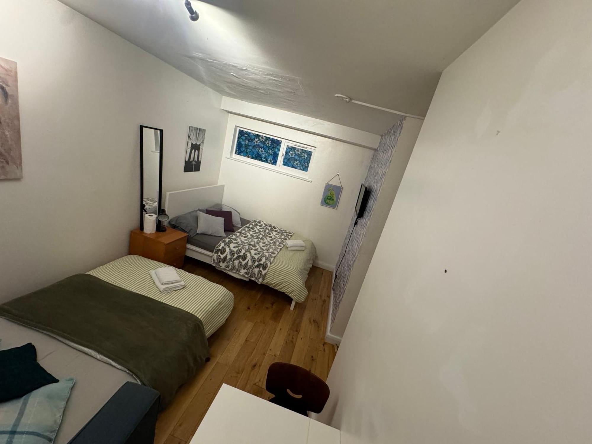 Cozy Rooms Near Central London Guest house London