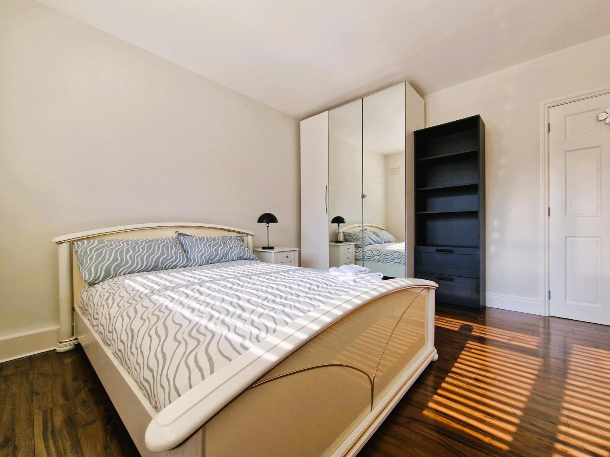 2 Bed Close To Apartment *